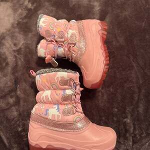 Girls size 11/12 winter snow boots wonder nation